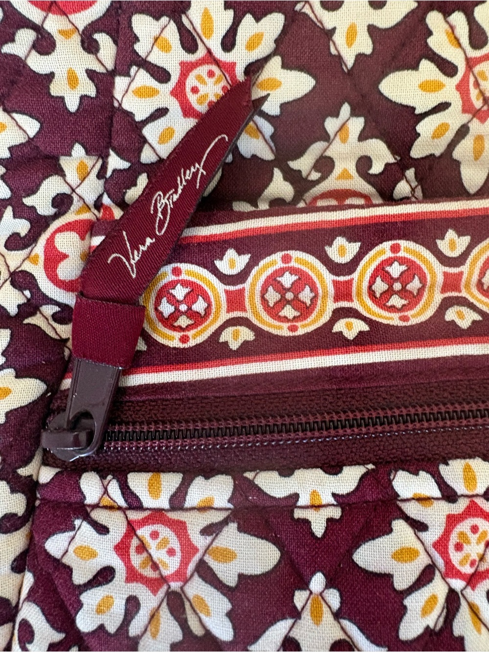 Vera Bradley Hipster crossbody bag 2006 "Medallion" pattern, quilted burgundy - Picture 5 of 9